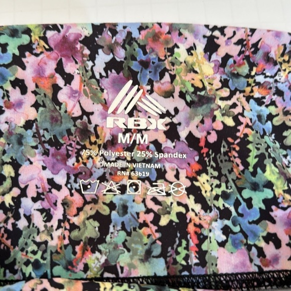 RBK leggings flower Medium NWOT - Picture 5 of 5